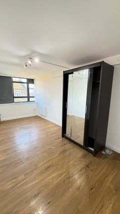 Flat 2, Ron Leighton way, London photo 2