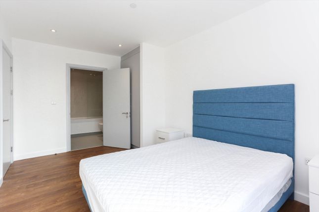 Flat to rent in Wales Farm Road, London