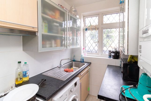 Flat for sale in Everton Court, Honeypot Lane, Stanmore, Middx