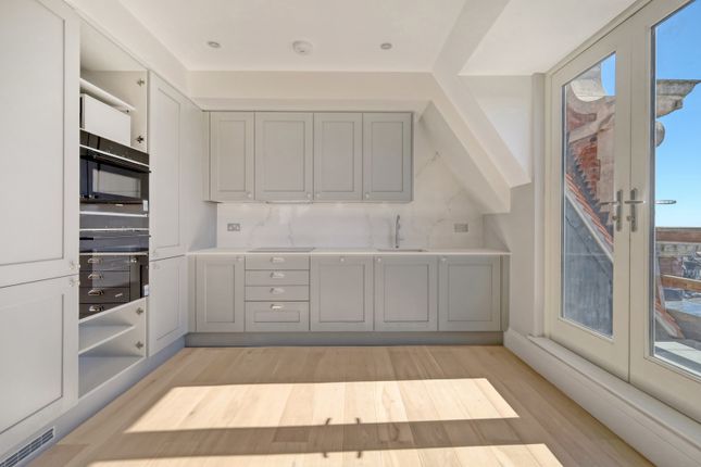 18 The Grand Apartments, Leigh-On-Sea photo 3