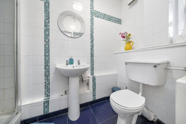 Flat 227, Levita House, London photo 3