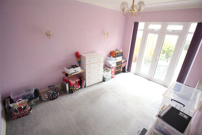 15 Holdenhurst Avenue, London photo 3