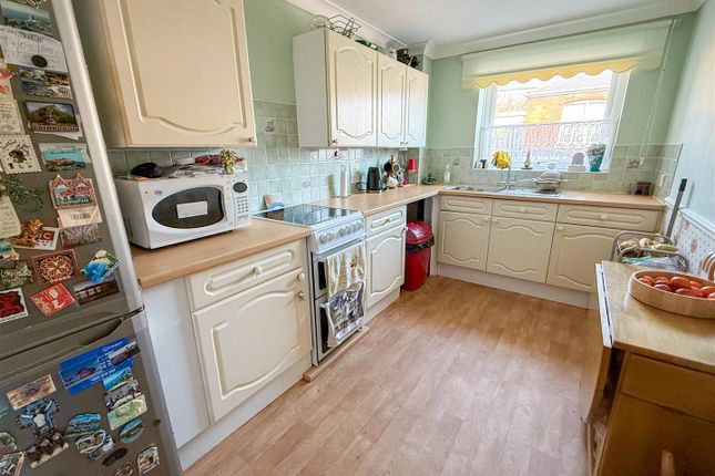 10, Olivers Court, Olivers Close, Clacton-On-Sea photo 3