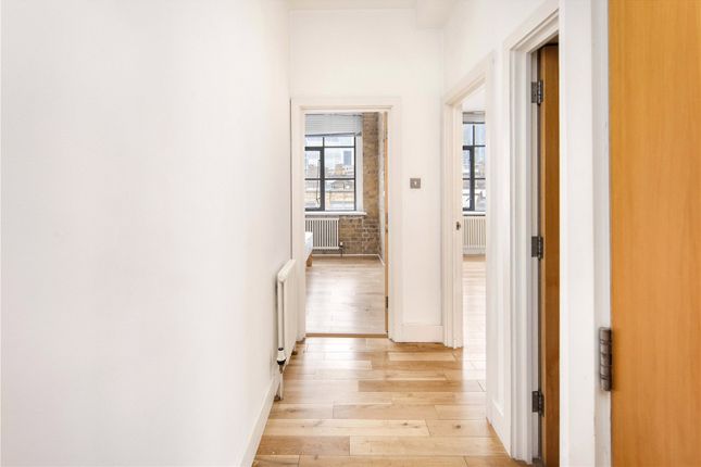 Flat to rent in Saxon House, 1 Thrawl Street, London