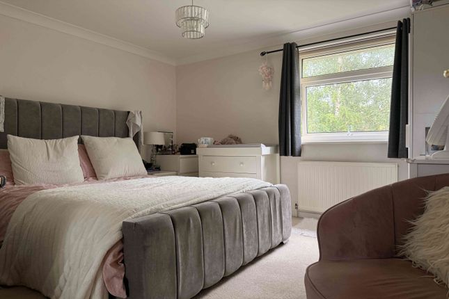 23, Somergate, Horsham photo 4