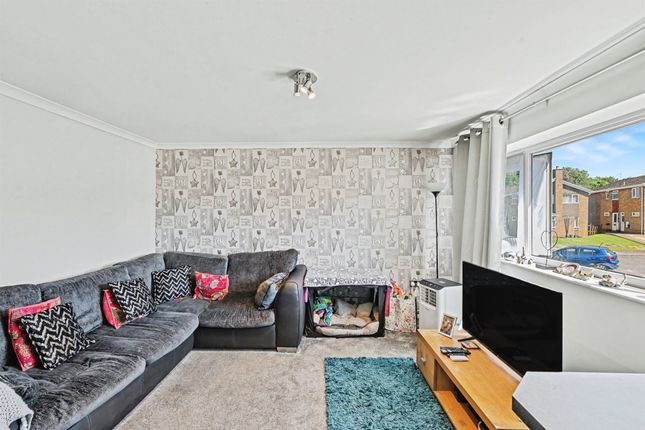 40, Yewtree Court, Northampton photo 2