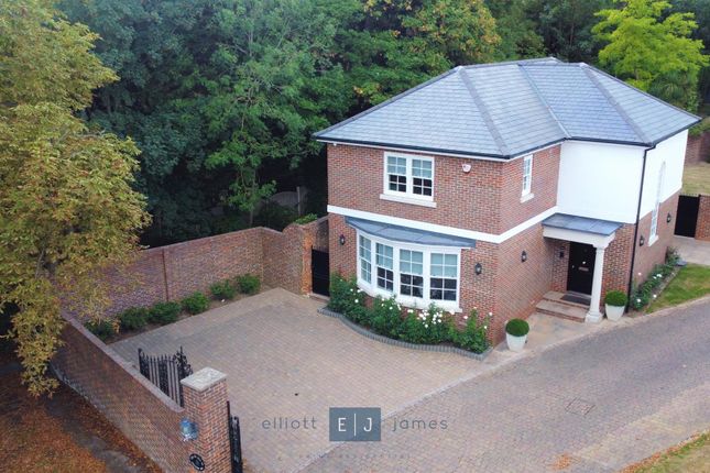 Thumbnail Detached house for sale in Meadow Way, Chigwell