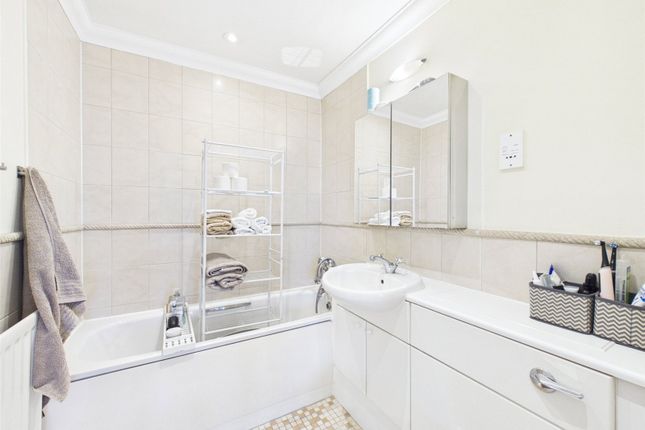 31, Admiralty Way, Teddington photo 5