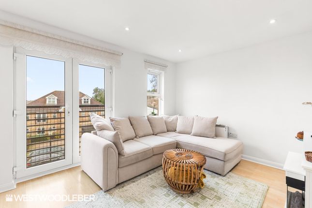 5 Elppin Court, Park Lane, Broxbourne photo 4