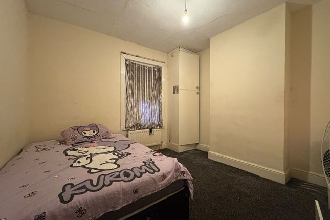 38, Milton Road, Luton photo 5