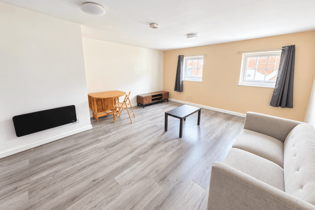 Flat 10 Akhtar House, 131/135 Oxford Road, Manchester photo 2