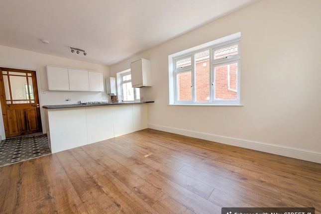 First Floor Flat, 13 High Road, Southampton, Southampton photo 2