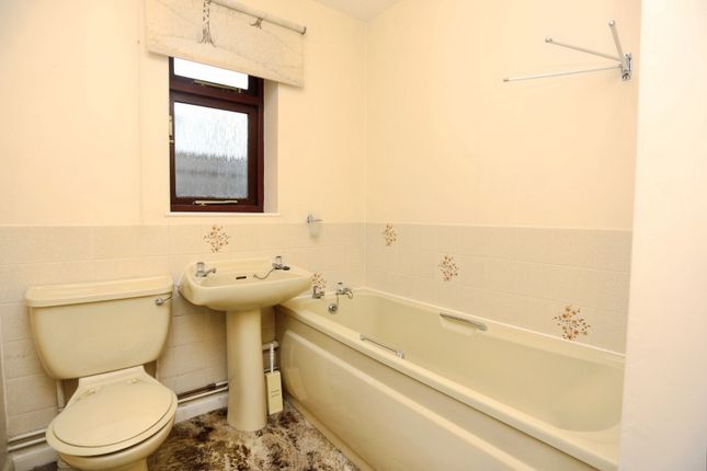 Bluestone Drive, Stockport photo 4