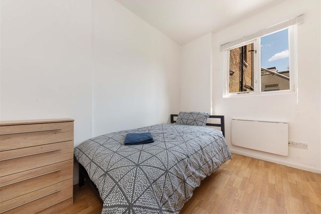 Studio to rent in St Petersburgh Place, Bayswater