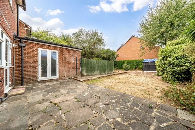 27, Churchfields Avenue, Feltham photo 4
