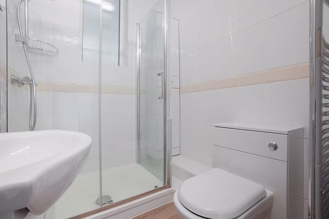 6 Theaker House, Gorringe Avenue, Dartford photo 4