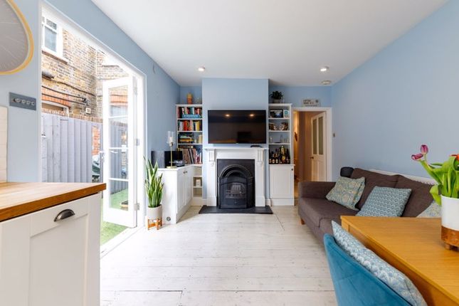 Thumbnail Flat for sale in Oaklands Grove, London