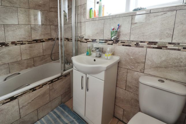 21, Foxglove Way, Chelmsford photo 4