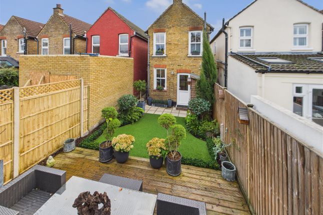 17, Green Lane Avenue, Walton-On-Thames photo 4