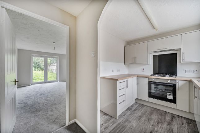 16, Hepworth Road, Swindon photo 4