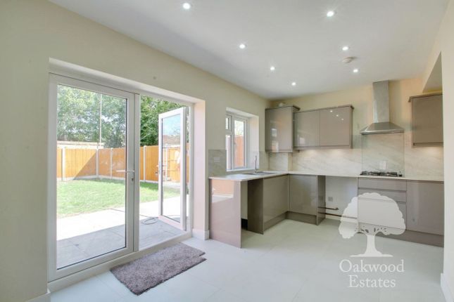 73, Downs Road, Langley photo 2