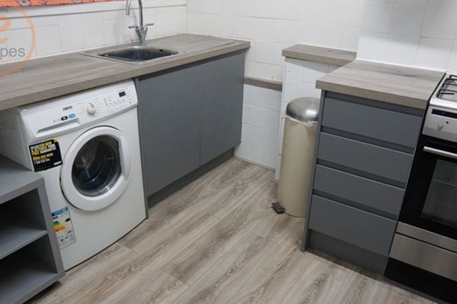 51 Frensham Court, Mitcham photo 2