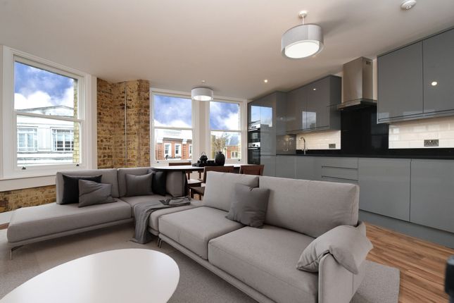 Flat to rent in Market Square, Bromley