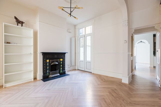 CHESTNUT RISE, Plumstead photo 3