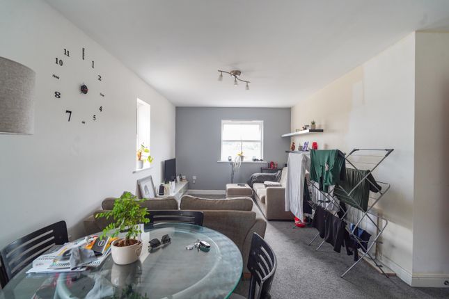 Apartment 16, Yarn Court, Winding Rise, Brighouse photo 4