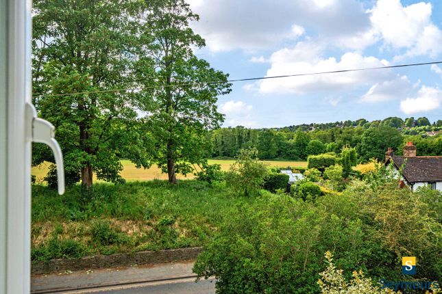 11, Shalford Road, Surrey photo 4