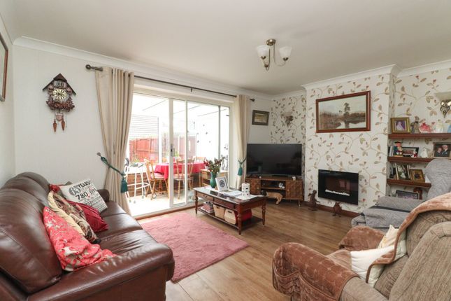 19, Anne Close, Kent photo 2