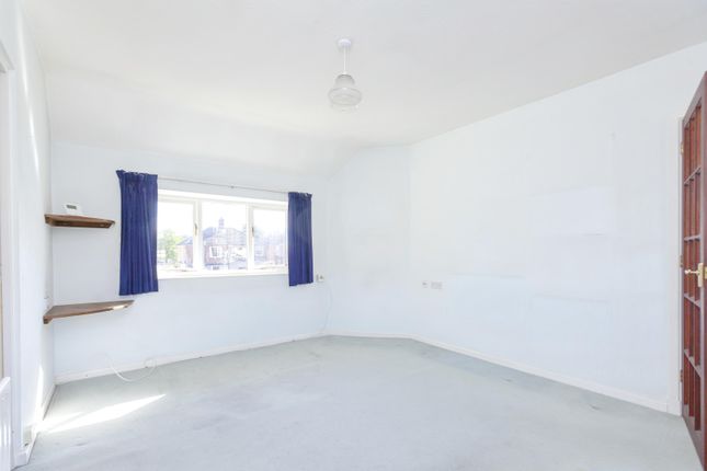 Flat 2/Belvoir Court, 12 Belvoir  Drive, Leicester photo 3