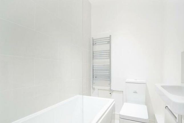 Flat for sale in Shrubbery Road, London