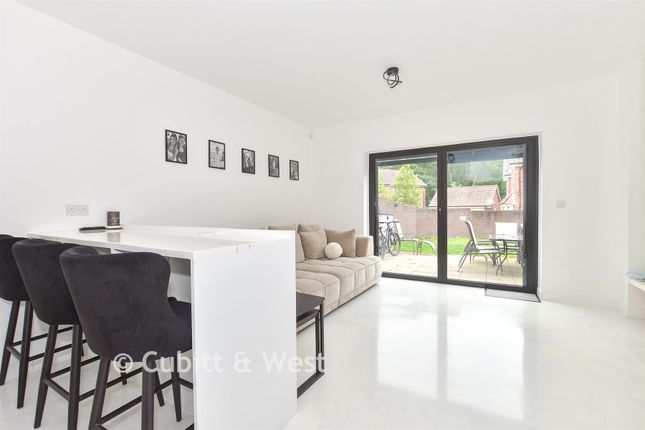 77, Somerley Drive, Crawley photo 4
