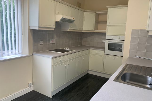 Flat to rent in High Street, Whetstone, Leicester