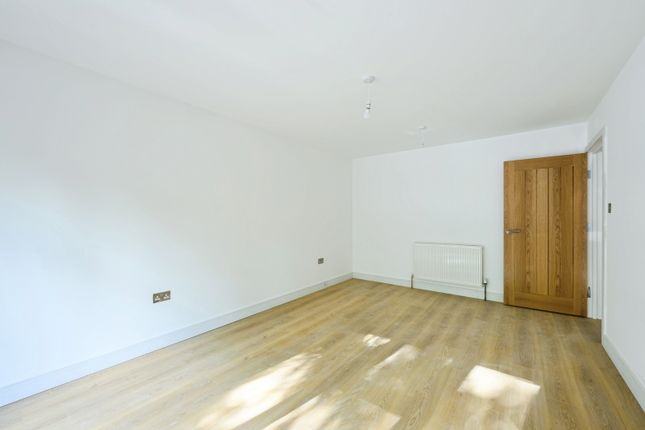 4, Whyteleafe photo 5