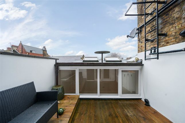 Flat for sale in Holly Bush Vale, London