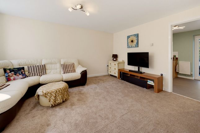 34, Clos Tyn Y Coed, Bridgend photo 3