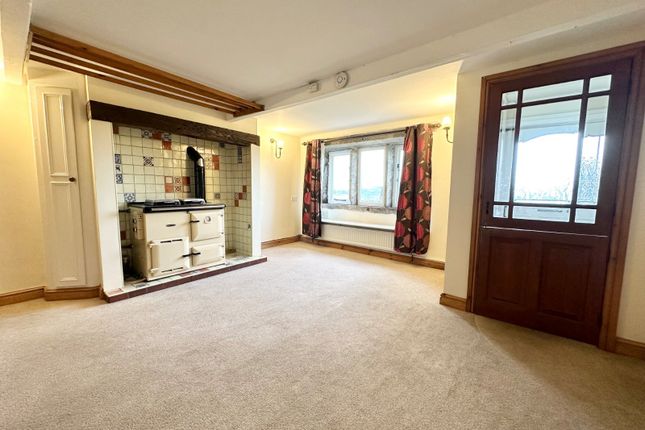19, Oldfield, Holmfirth photo 2