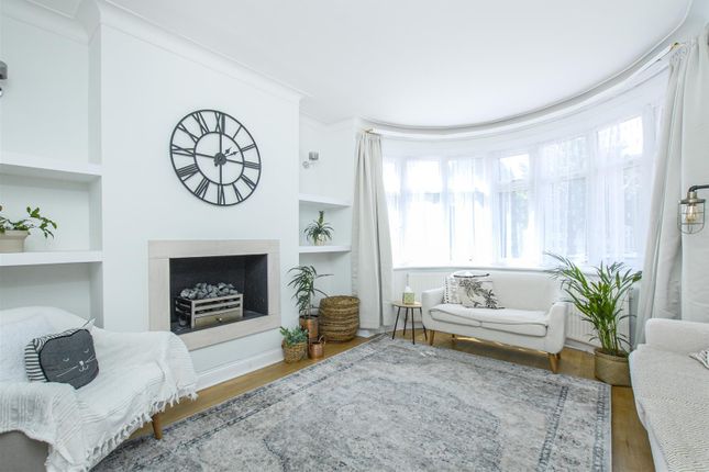 197, Victoria Road, Ruislip photo 2