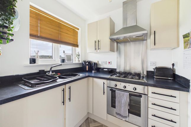 18, Skylark Road, Bridgend photo 4