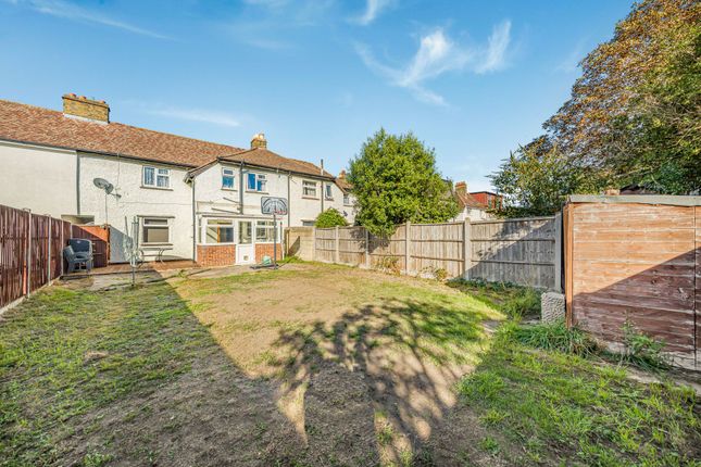 13 Dawes Avenue, Isleworth photo 3
