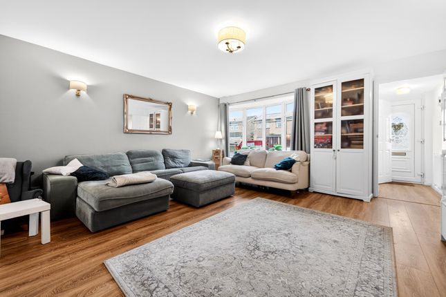2, Montgomery Close, Grays photo 4