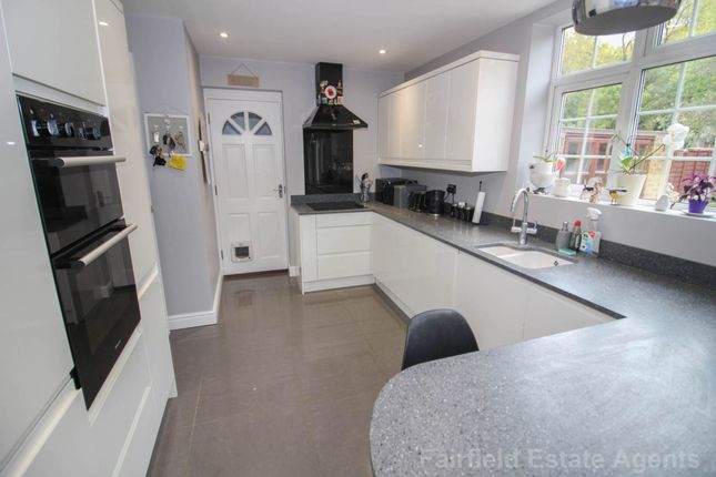 24 Dumfries Close, Watford photo 2