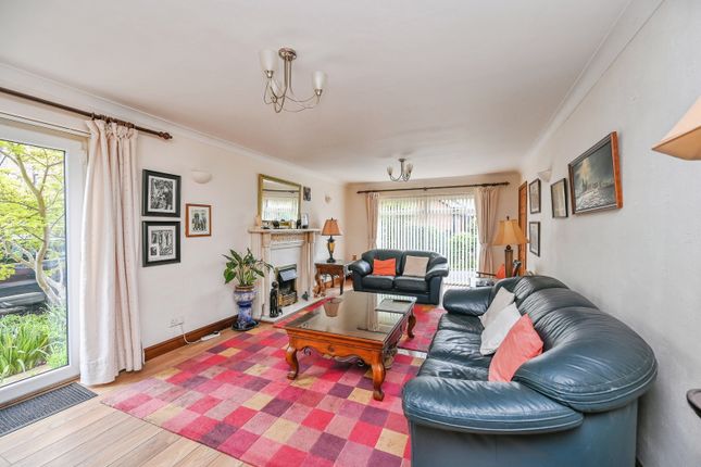 2, Rowen Court, Merseyside photo 3