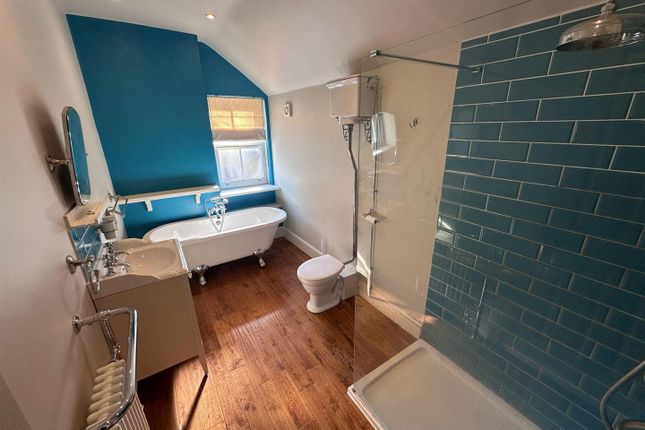 484692753_1028872352431306_6356957567889958949_N.J