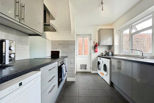 113, Spring Rise, Surrey photo 5