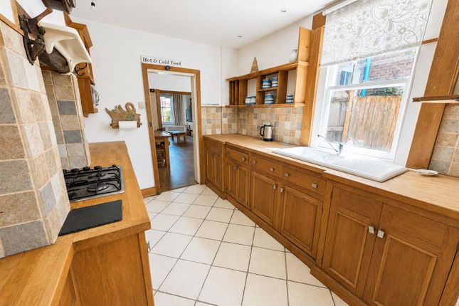 8, Harcourt Road, Uckfield photo 2