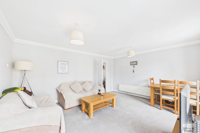 2 Woodend, Bognor Regis photo 2