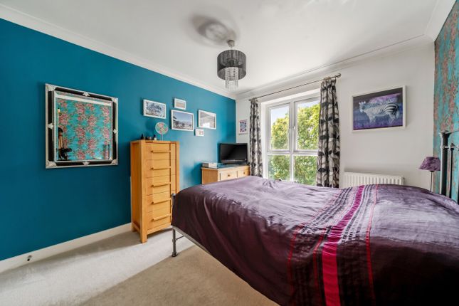47, St. Catherines Close, London photo 4